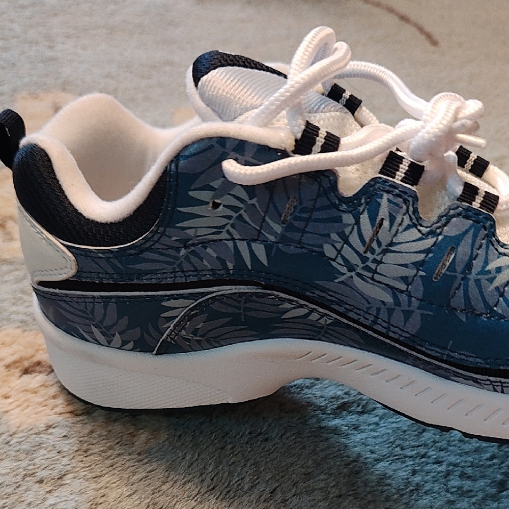 Easy Spirit Tropical Blue and White Athletic Shoes - Picture 2 of 6